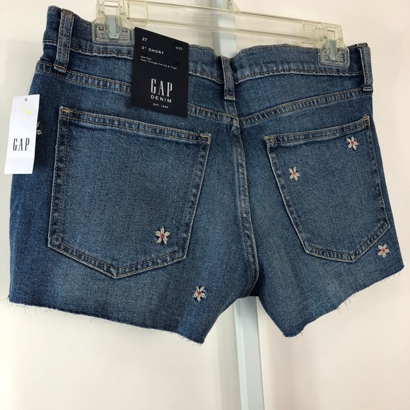 Gap Denim Size 27  Mid Rise 3” Short - Picture 4 of 8